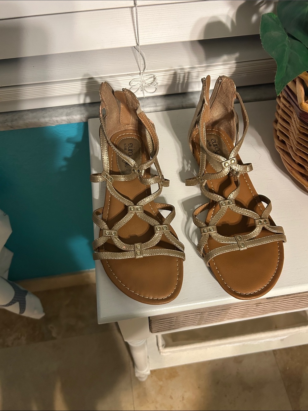 Women’s Metallic Gold Strappy Gladiator Sandals